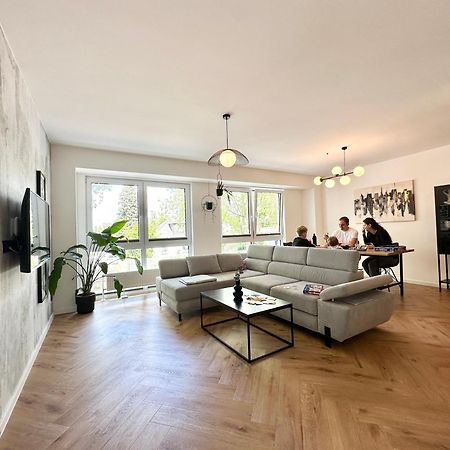 Modern Apartment - Fuer Freunde & Familien, Stadtnah, Parkplatz, E-Ladestation, Gitterbox Fuer Fahrraeder, Fitnessstudio, Digitale Gaestemappe Mit Restaurant- Und Unternehmenstipps Кобленц Екстериор снимка